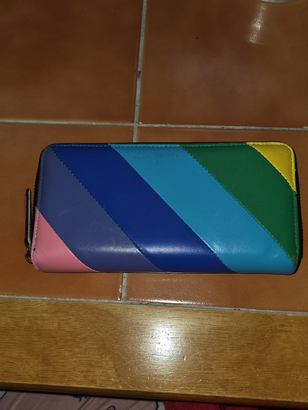 KURT GEIGER MULTICOLOR WALLET GOOD USED CONDITION
